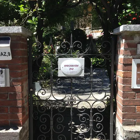 ベッド・アンド・ブレックファスト Casa Peroschi